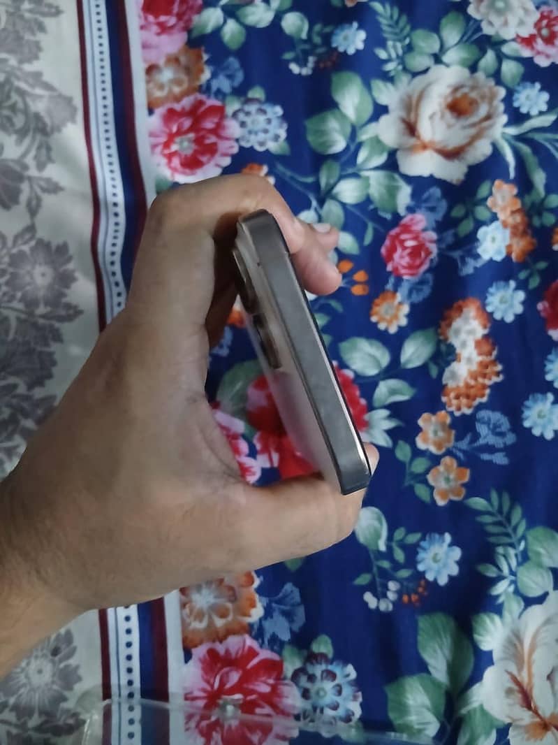 Apple iPhone 16 Pro Max 3