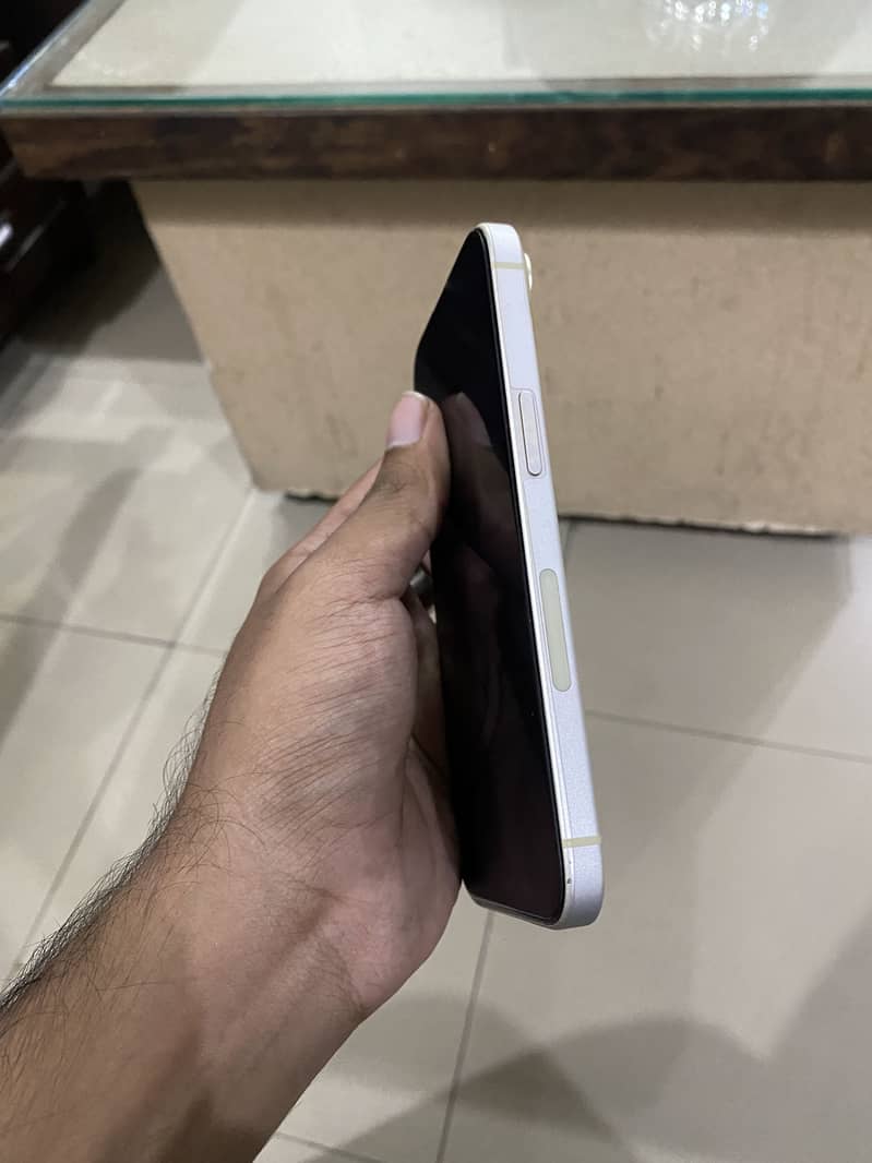 Apple iPhone 15 4