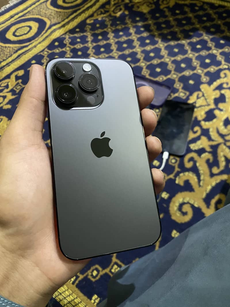 Apple iPhone 14 Pro 1
