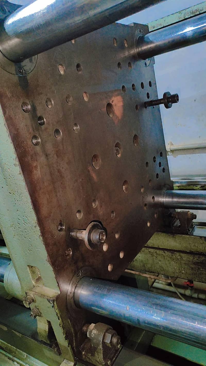 Injection Molding Machine 2