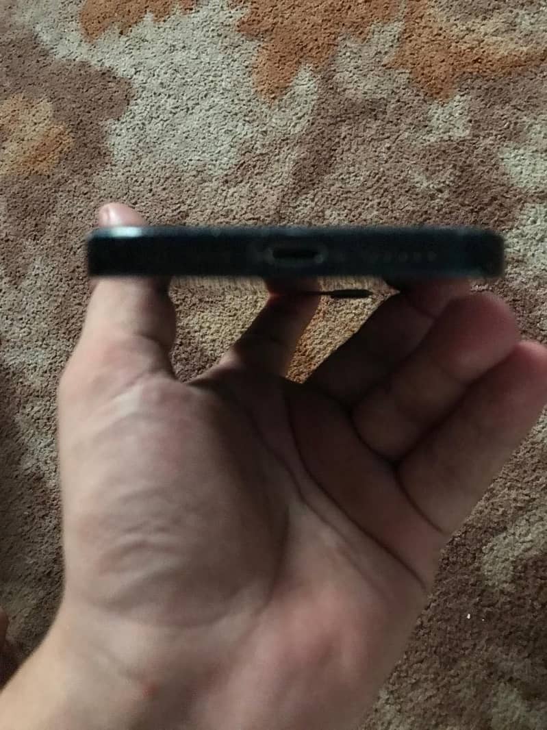 iPhone 12 4