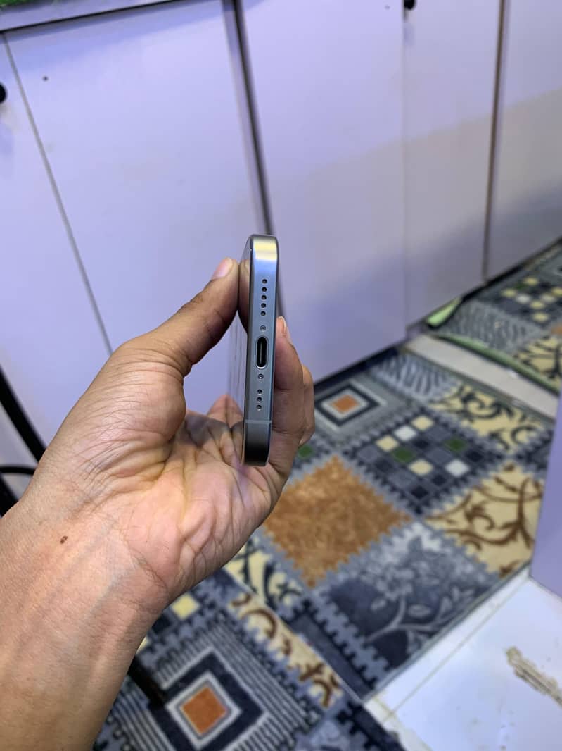Apple iPhone 15 Pro 2