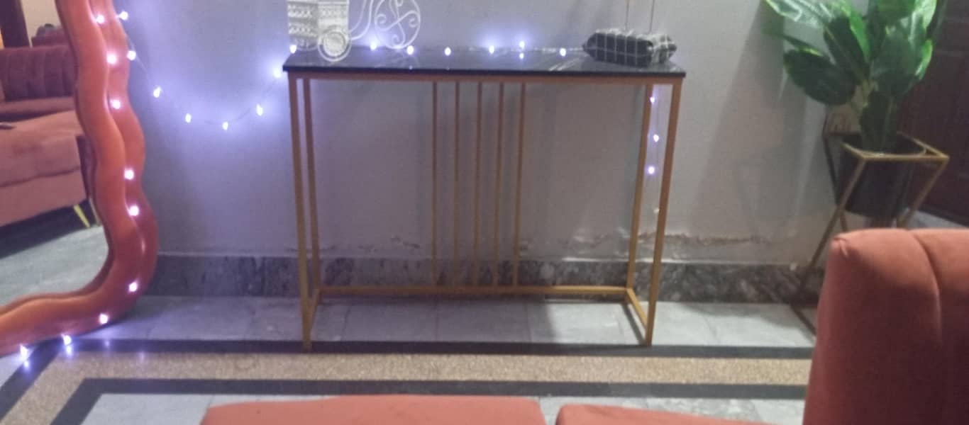 Console tables 0