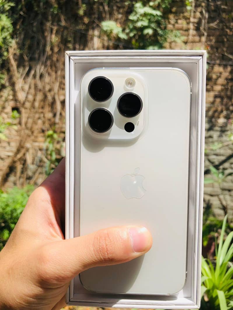 Apple iPhone 15 Pro 3