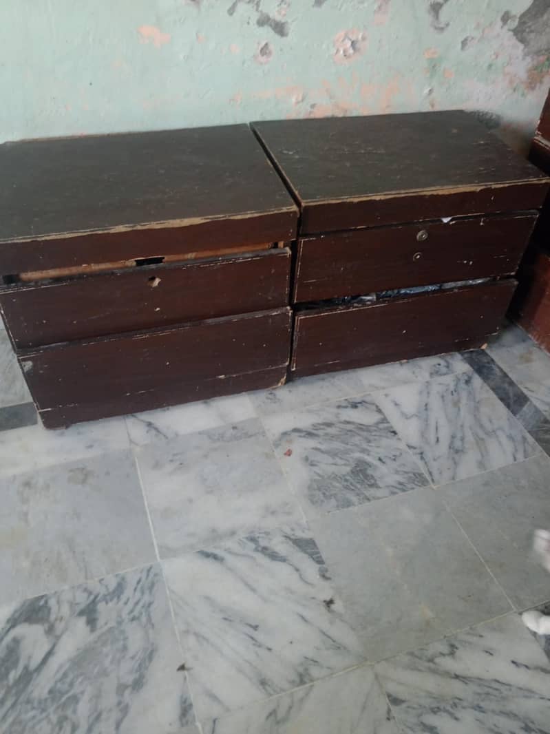 Dressing Table & side tables 3