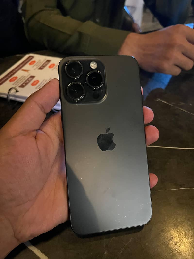 Apple iPhone 15 Pro Max 1