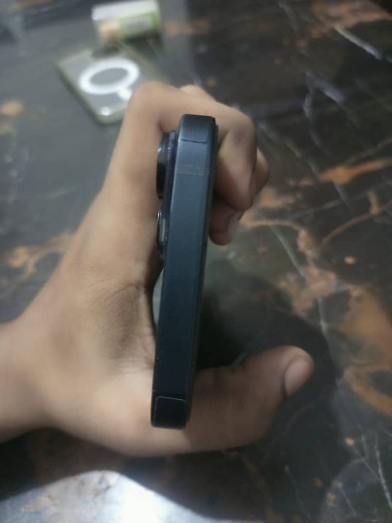 Apple iPhone 14 3
