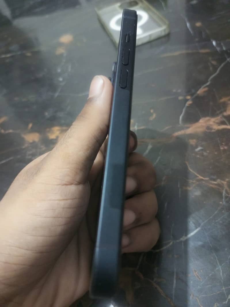 Apple iPhone 14 4