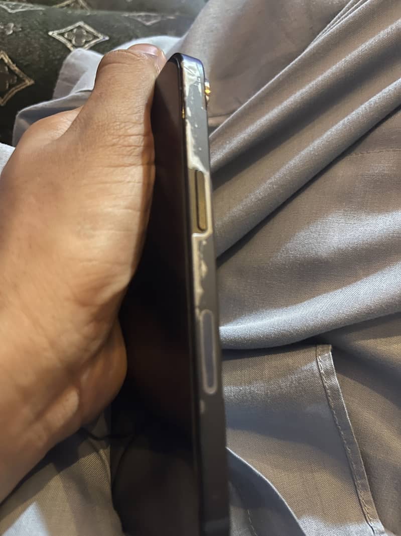 Apple iPhone 13 5