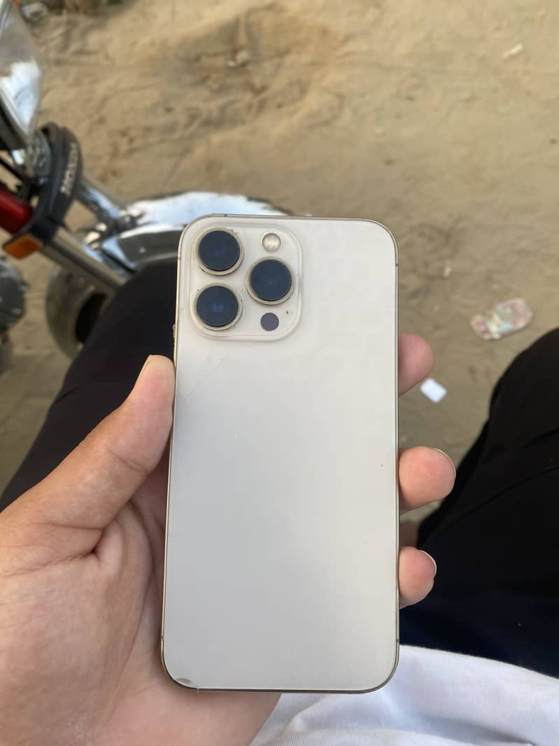 Apple iPhone 13 pro 4