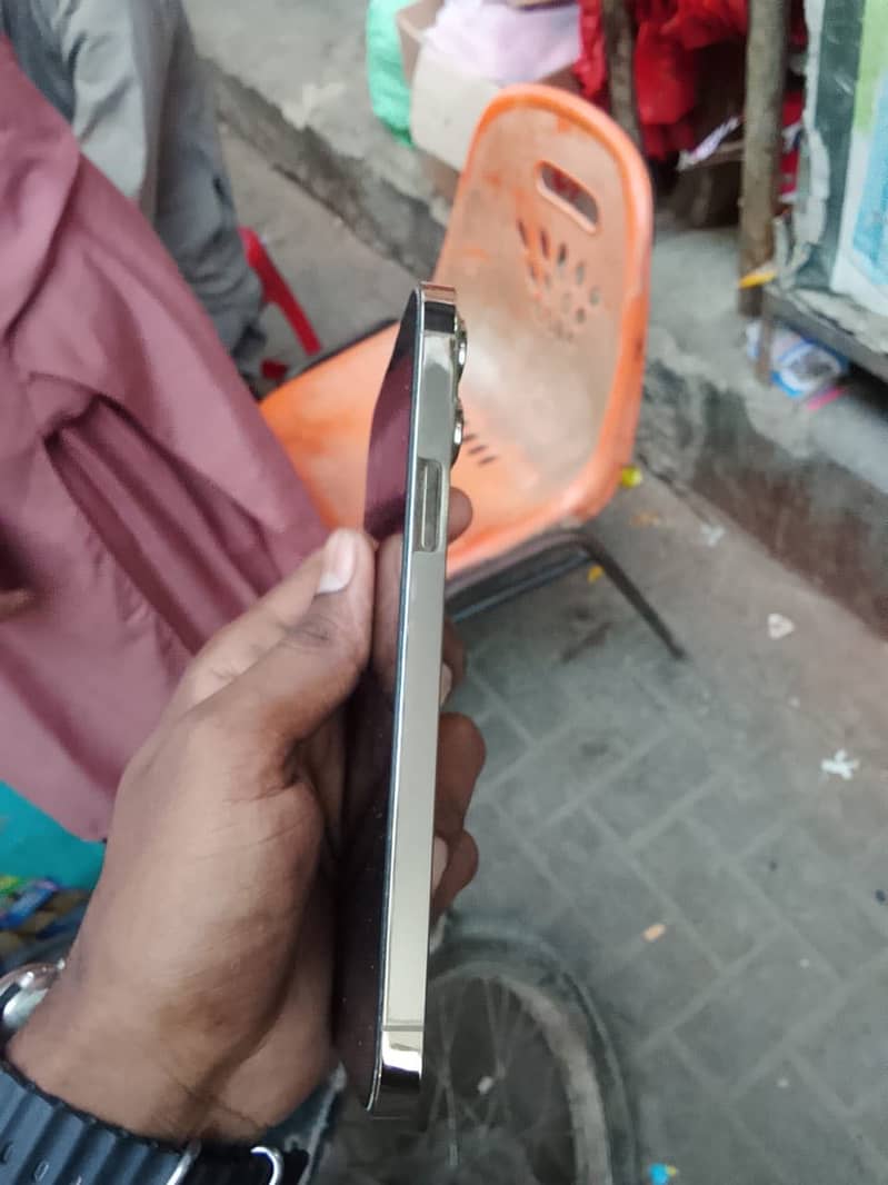 Apple iPhone 13 Pro Max 5