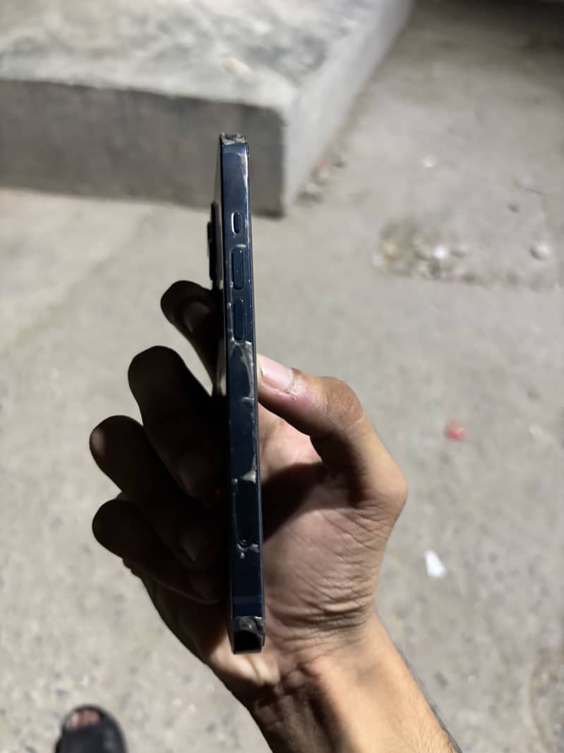 Apple iPhone 13 1