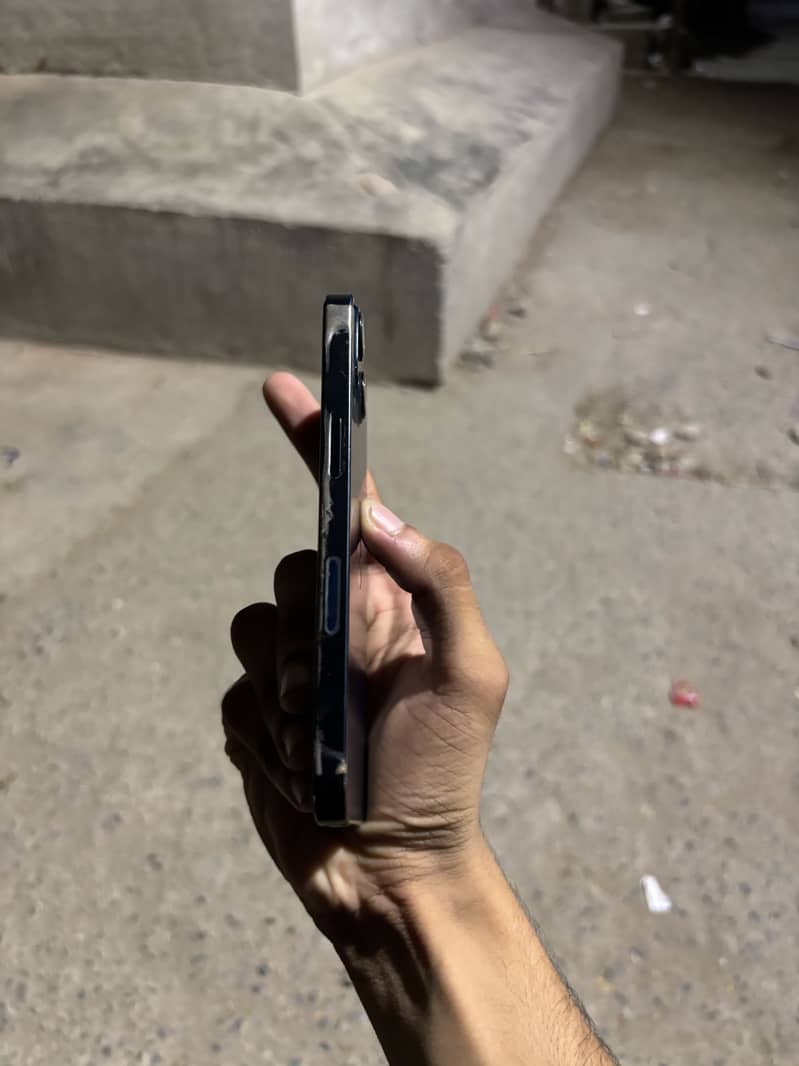 Apple iPhone 13 2