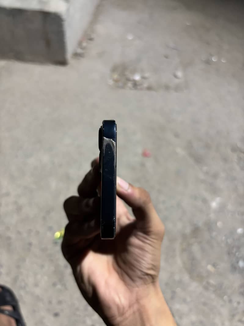 Apple iPhone 13 4