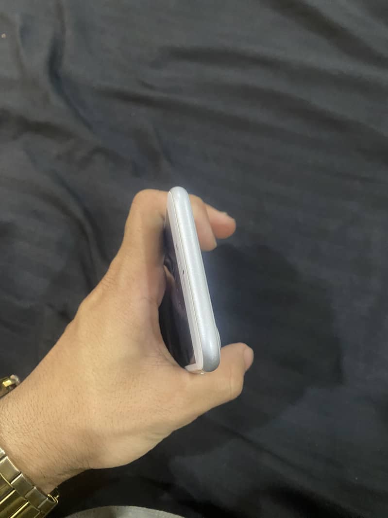 Apple iPhone 7 12