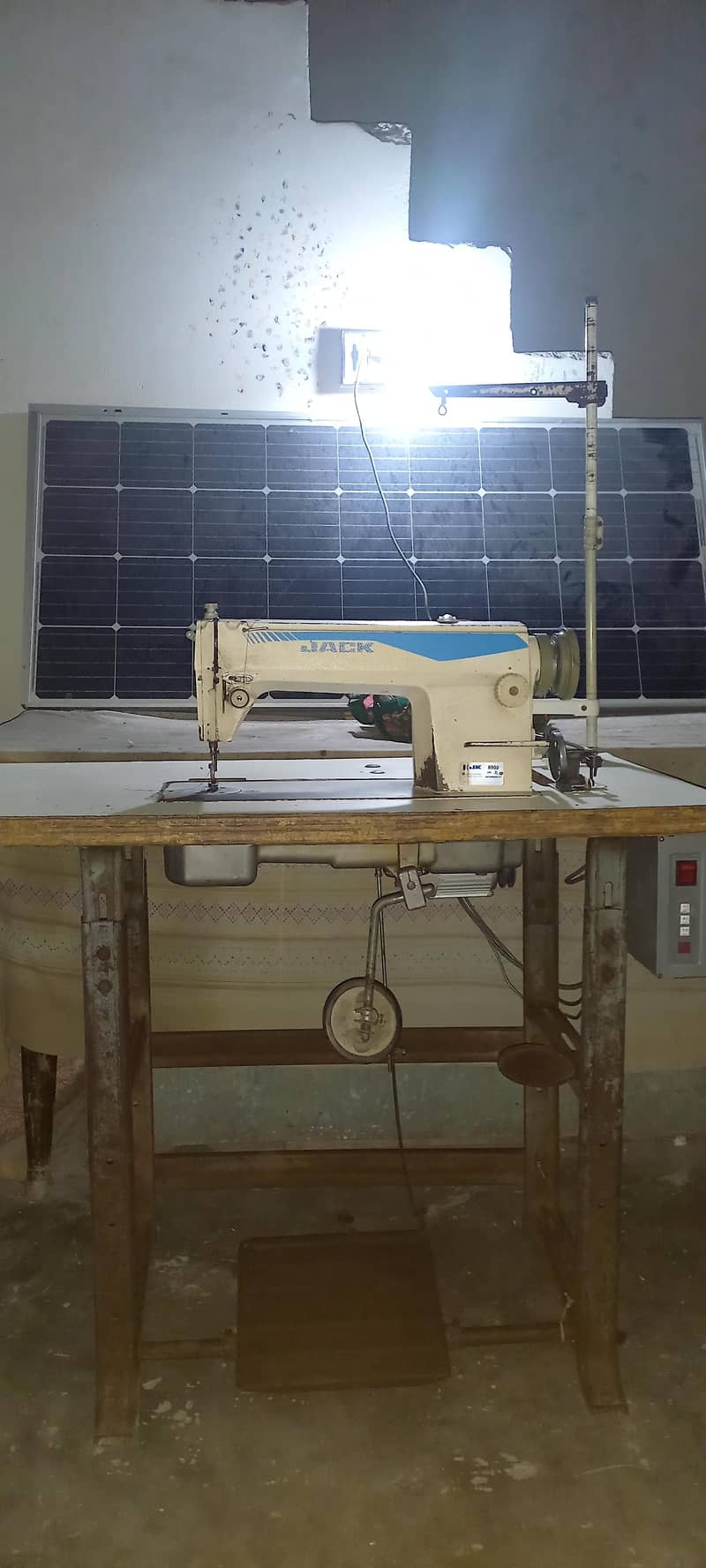 Jack sewing machine original condition 0
