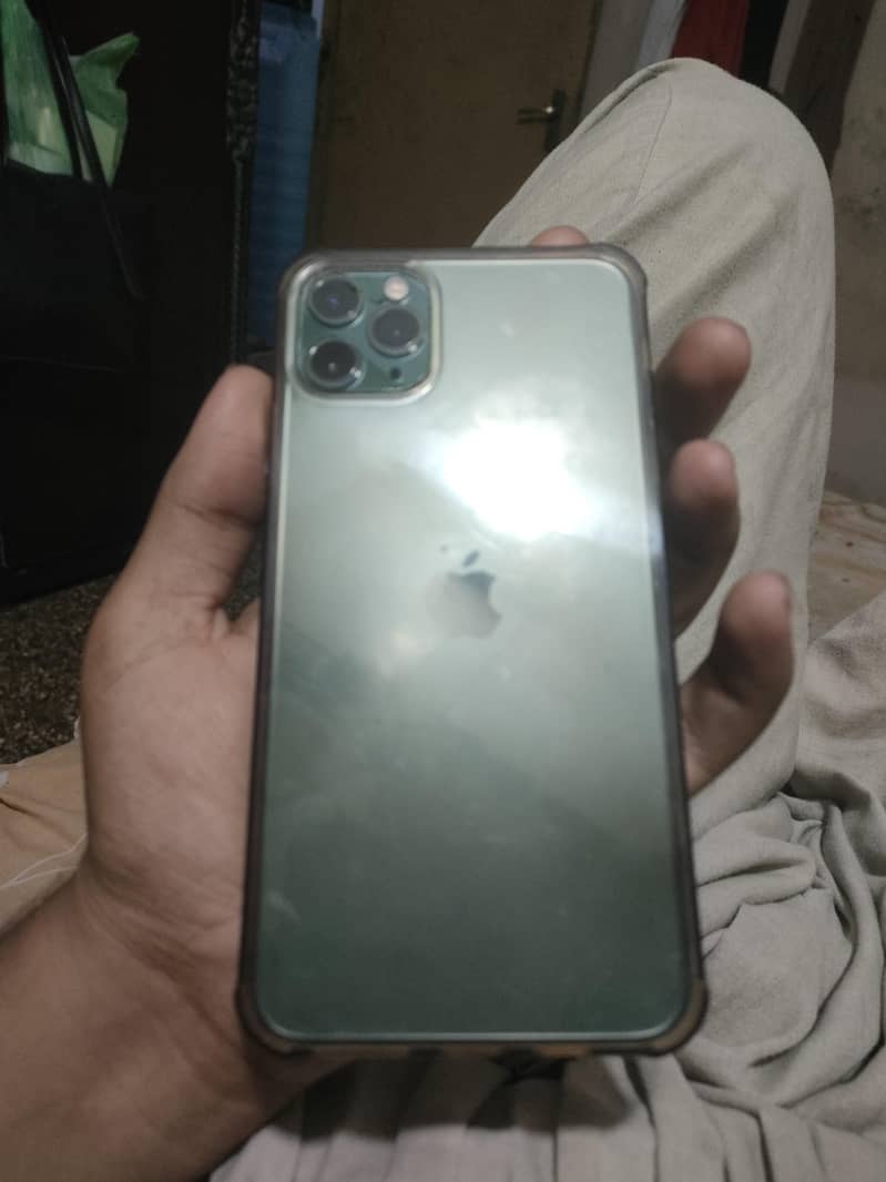 iPhone 11 Pro Max 12