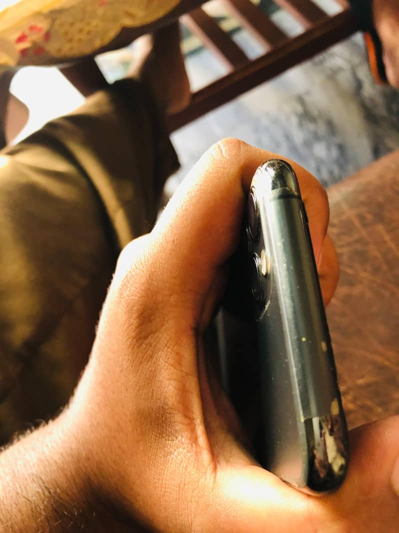Apple iPhone 11 Pro 3