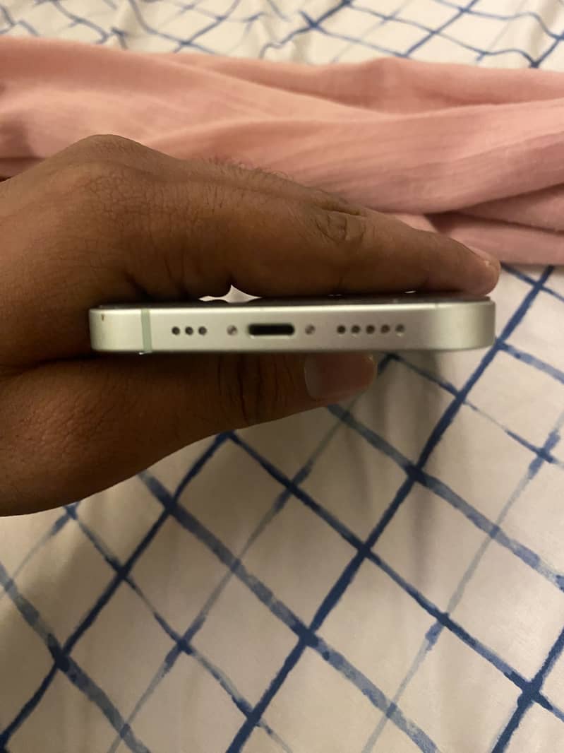 Apple iPhone 12 2