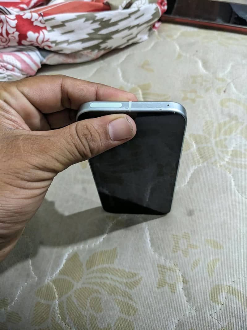 Google Pixel 9 4