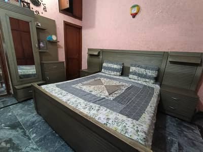 Conplete bedset available for sale