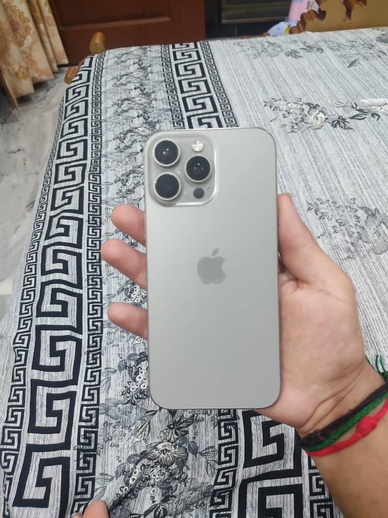 Apple iPhone 16 Pro Max 6