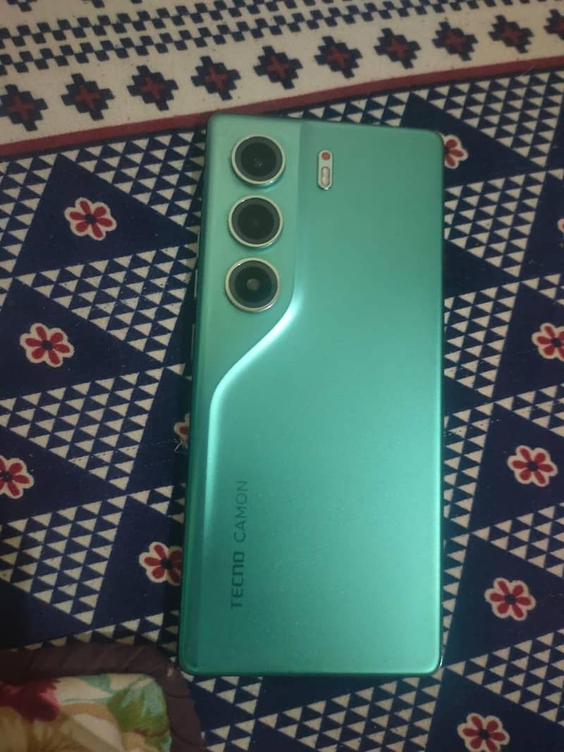 Tecno CAMON 40 1