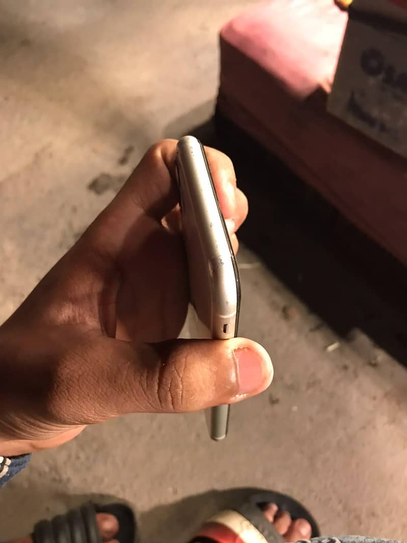 Apple iPhone 11 3