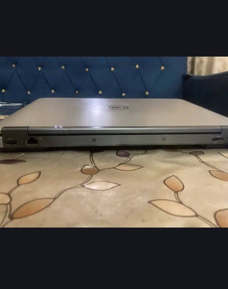 Dell latitude E6440 11