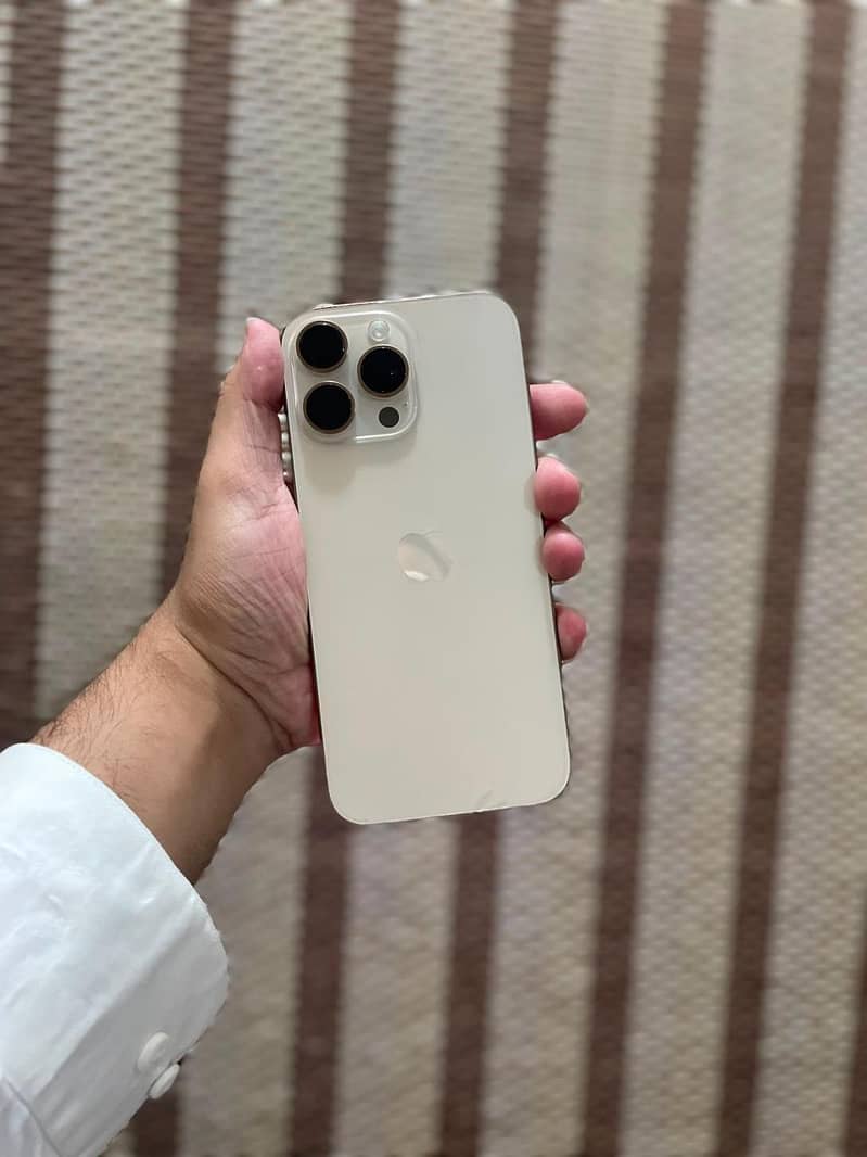 Apple iPhone 16 Pro Max 0