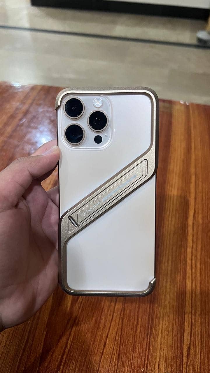 Apple iPhone 16 Pro Max 2