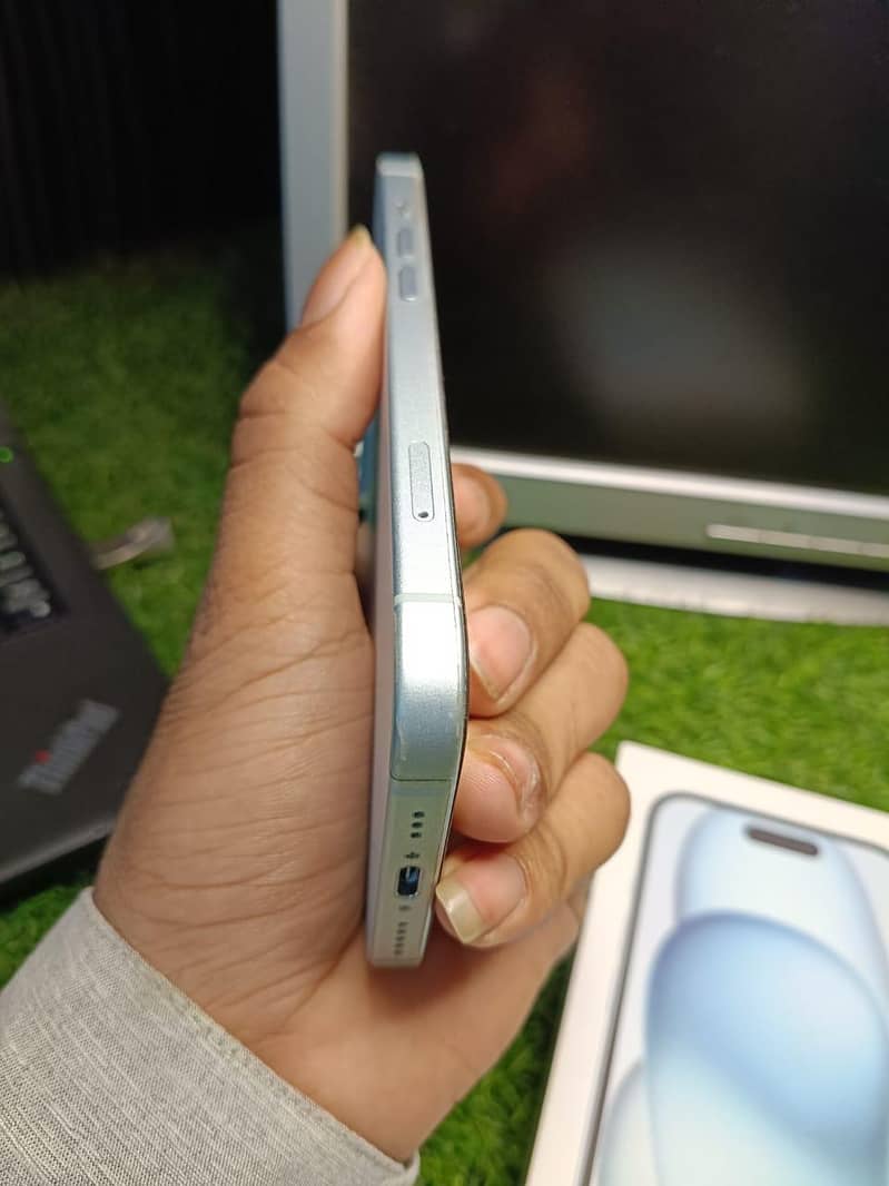 Apple iPhone 15 9