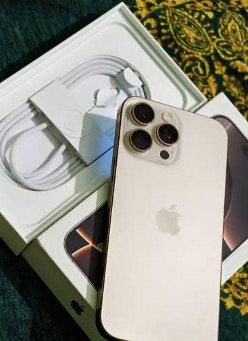 Apple iPhone 16 Pro Max 1