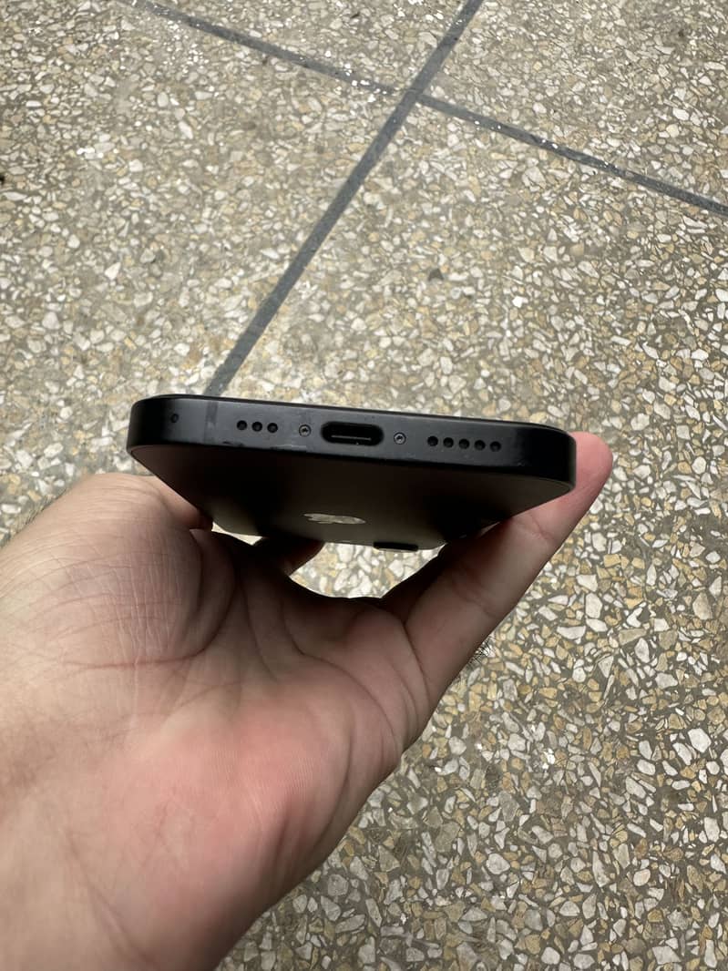 Apple iPhone 16e JV 4