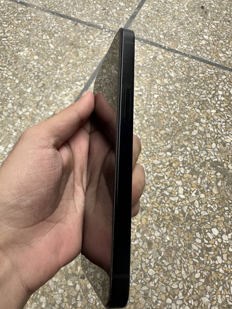 Apple iPhone 16e JV 6