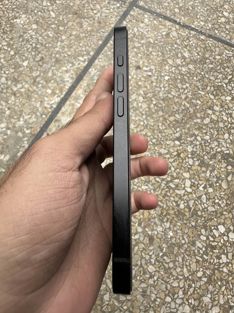 Apple iPhone 16e JV 7