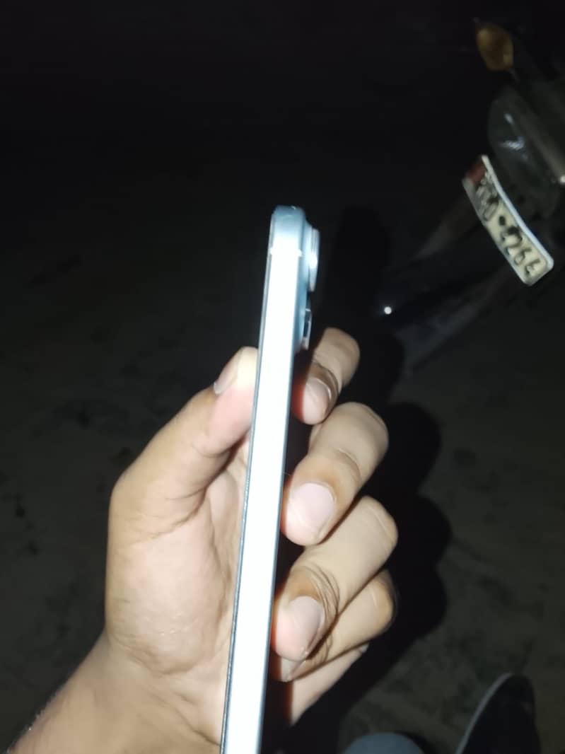 Apple iPhone 15 3