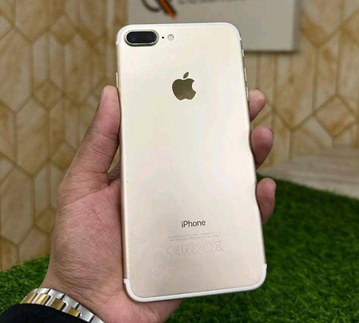 Apple iPhone 7 Plus 0