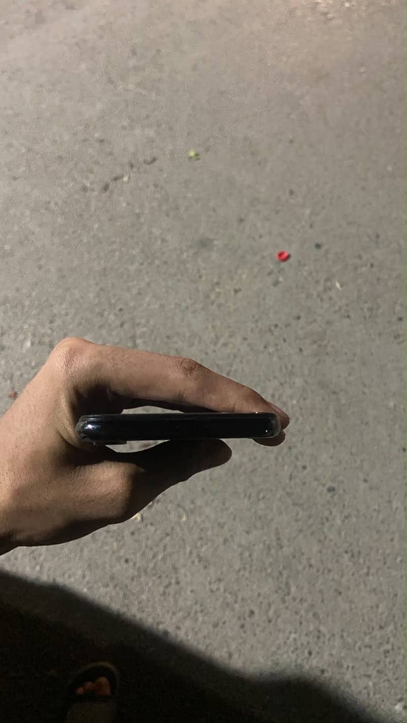 Apple iPhone X 4