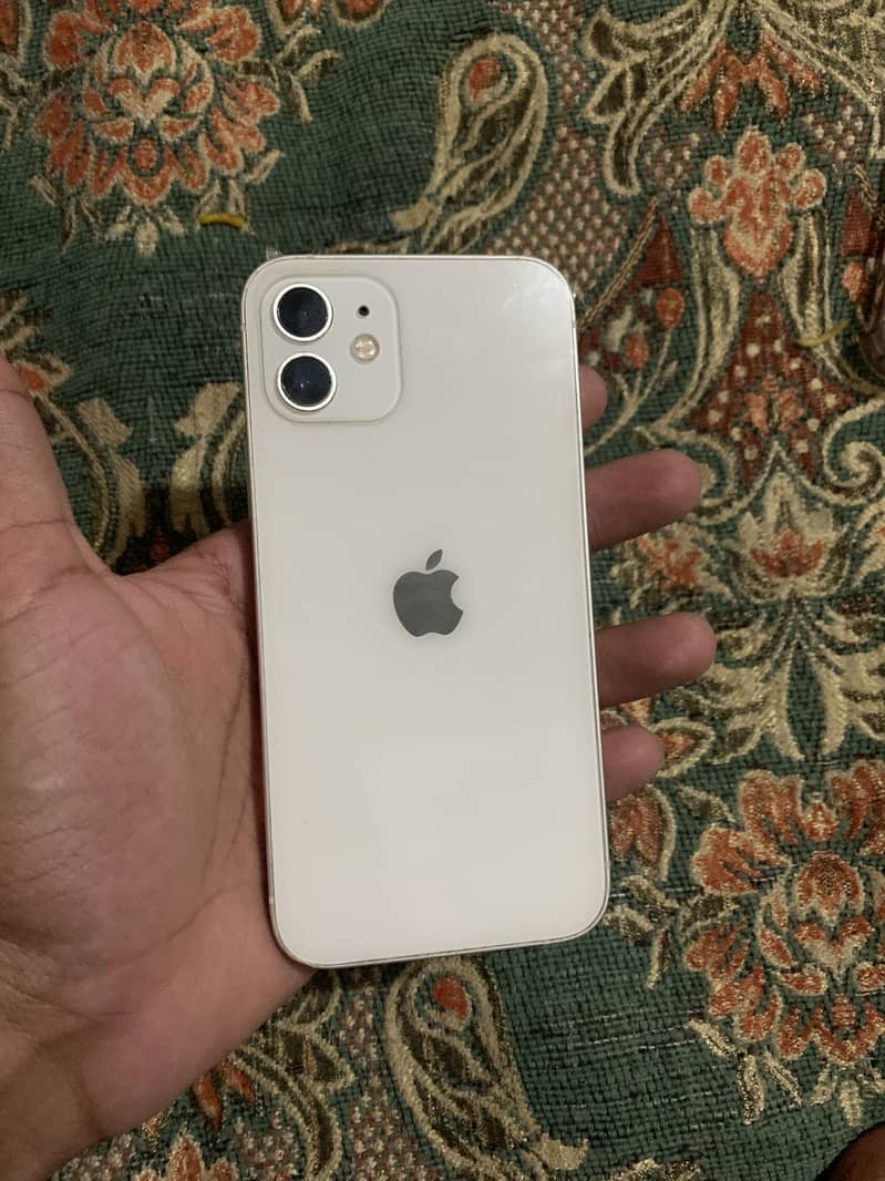 Apple iPhone 12 4