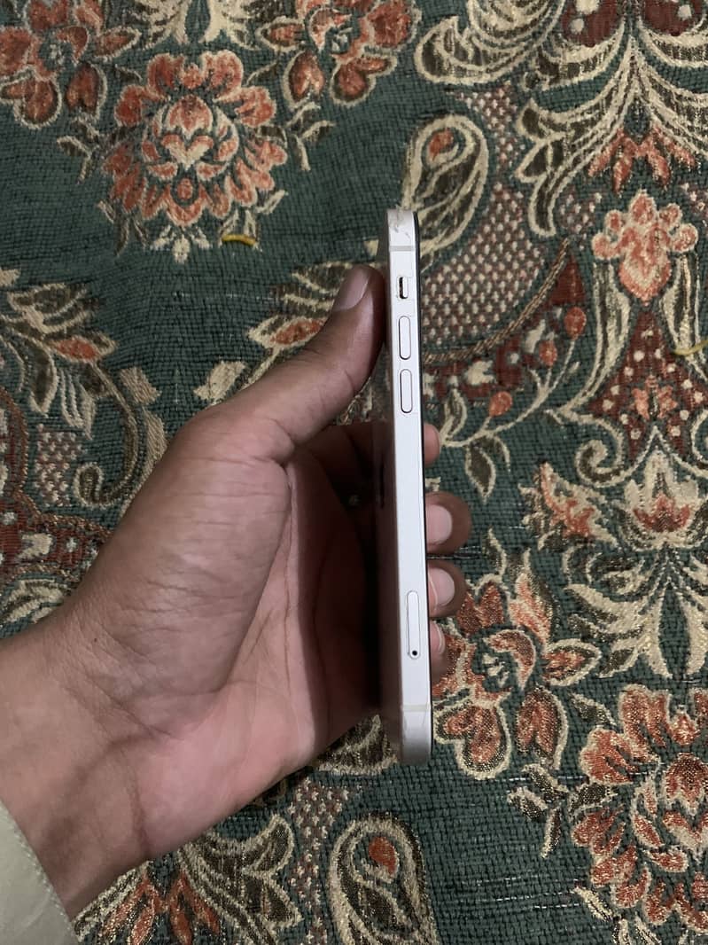 Apple iPhone 12 6