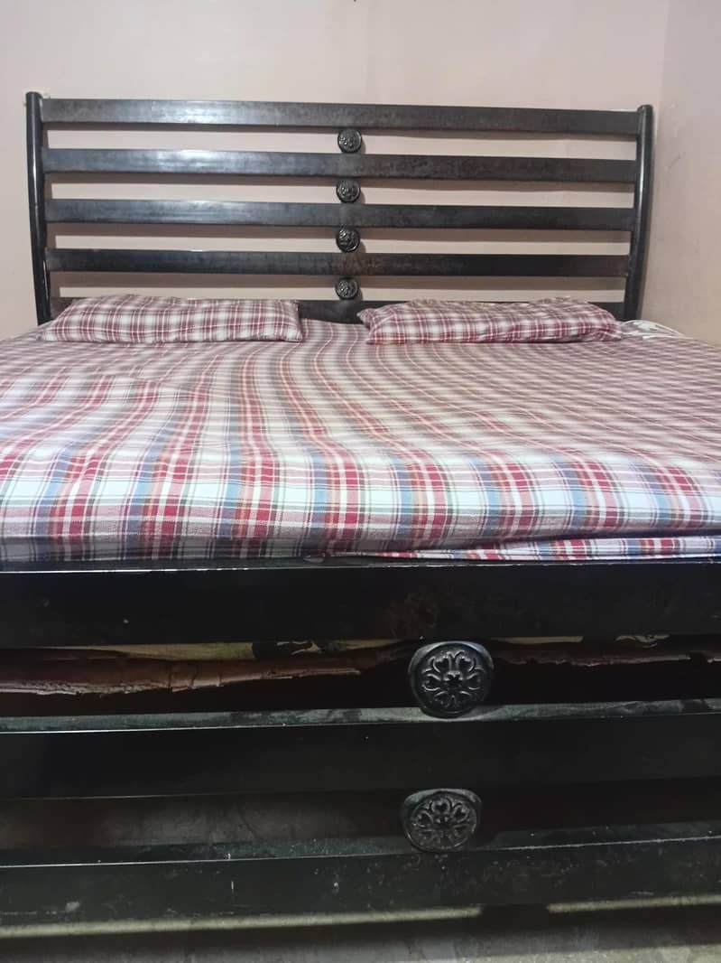 Iron bed 0