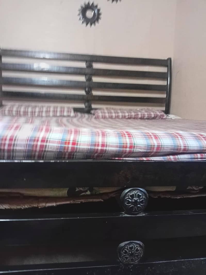 Iron bed 1
