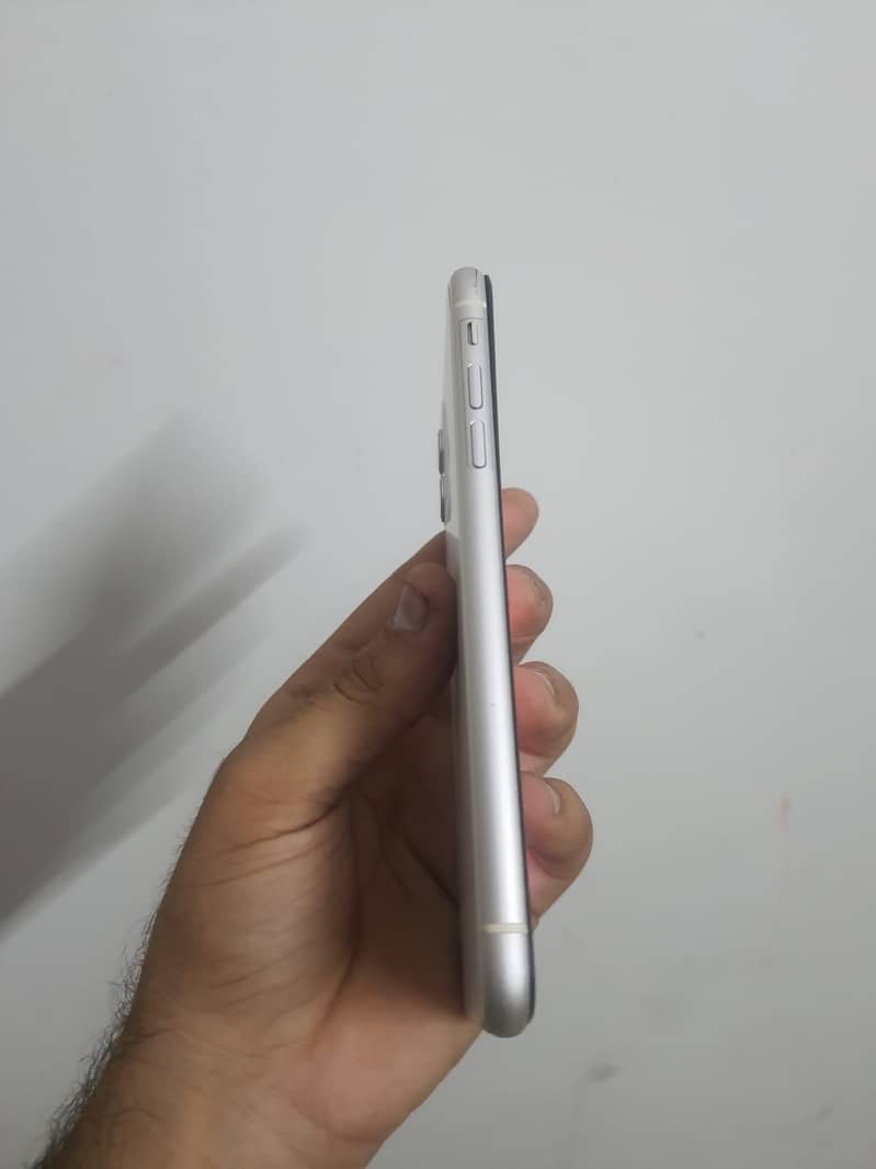 Apple iPhone 11 6