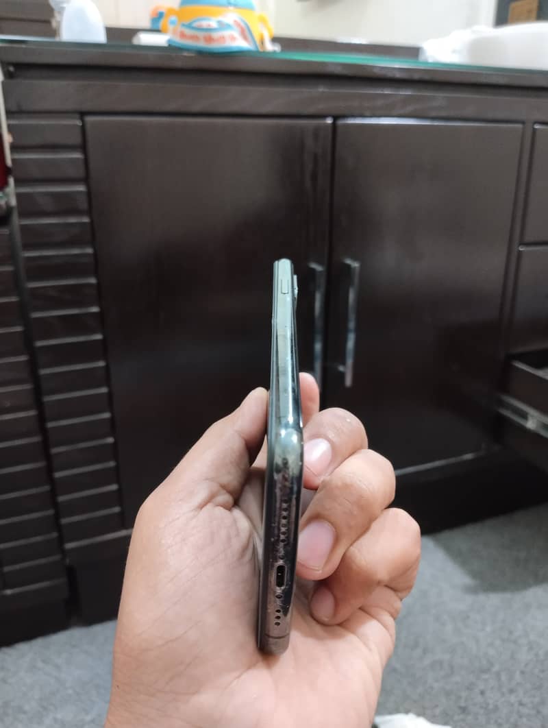 Apple iPhone XS 5