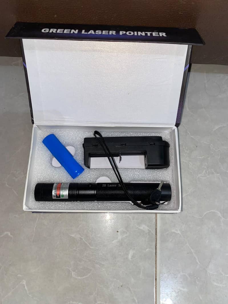 Green Laser Pointer With Box – Good Condition 1