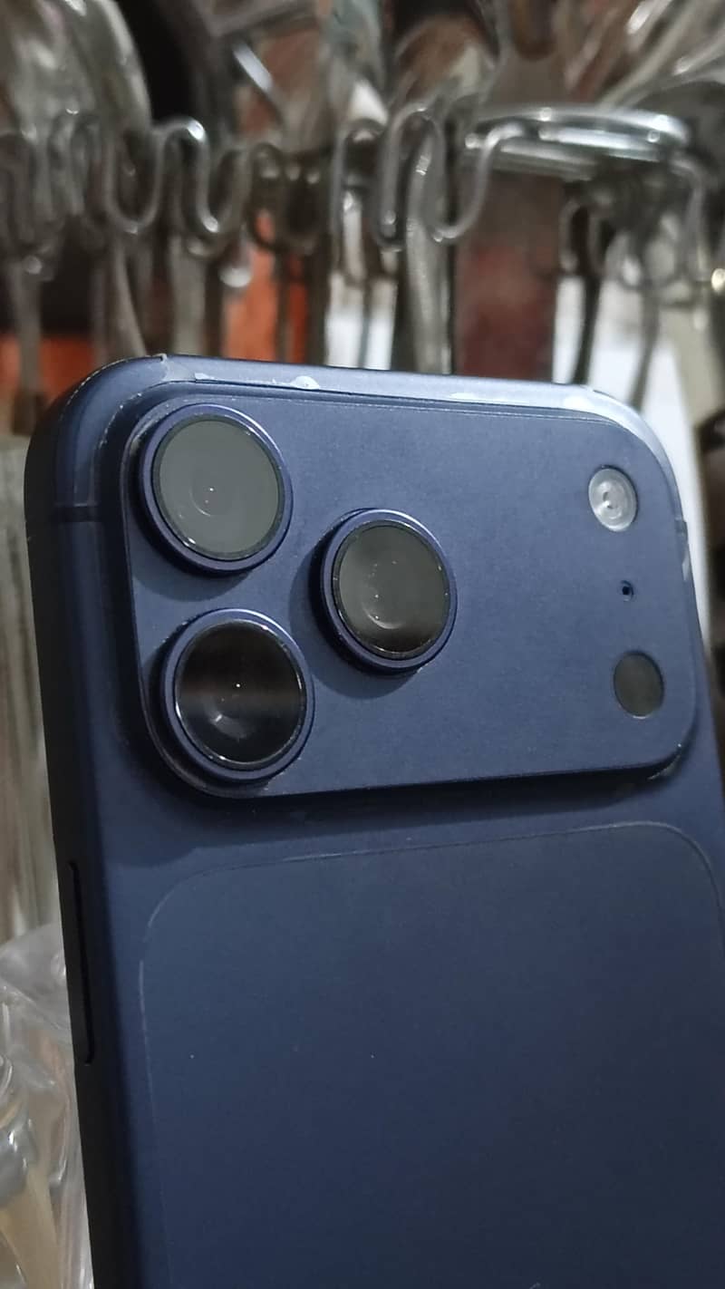 Apple iPhone 17 Pro Max 1