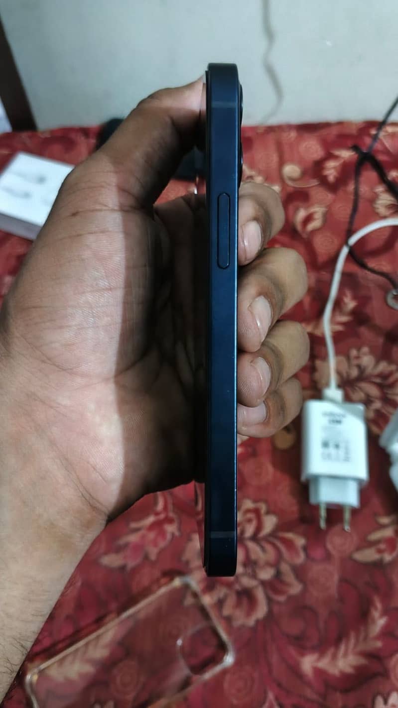 Apple iPhone 12 mini 4