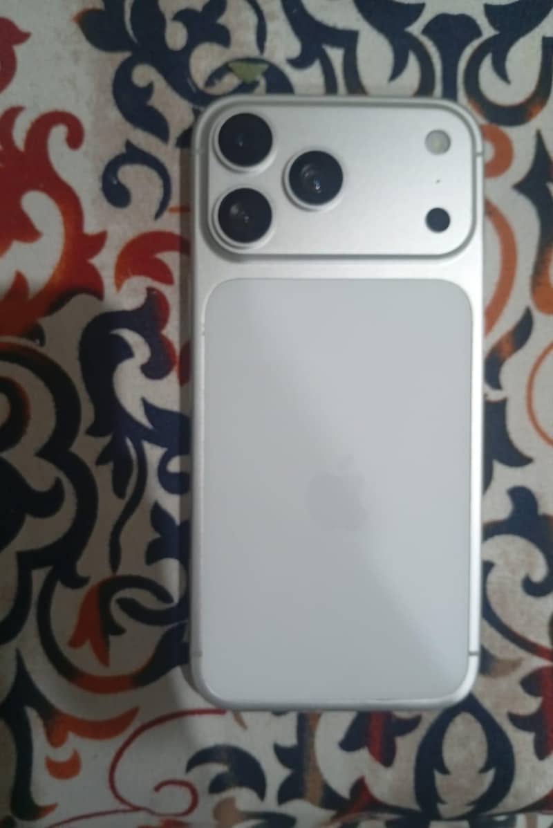 Apple iPhone 17 Pro Max 1