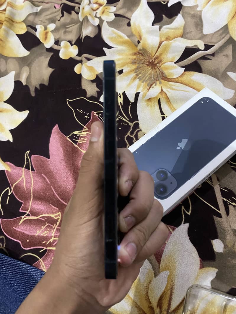 Apple iPhone 13 2